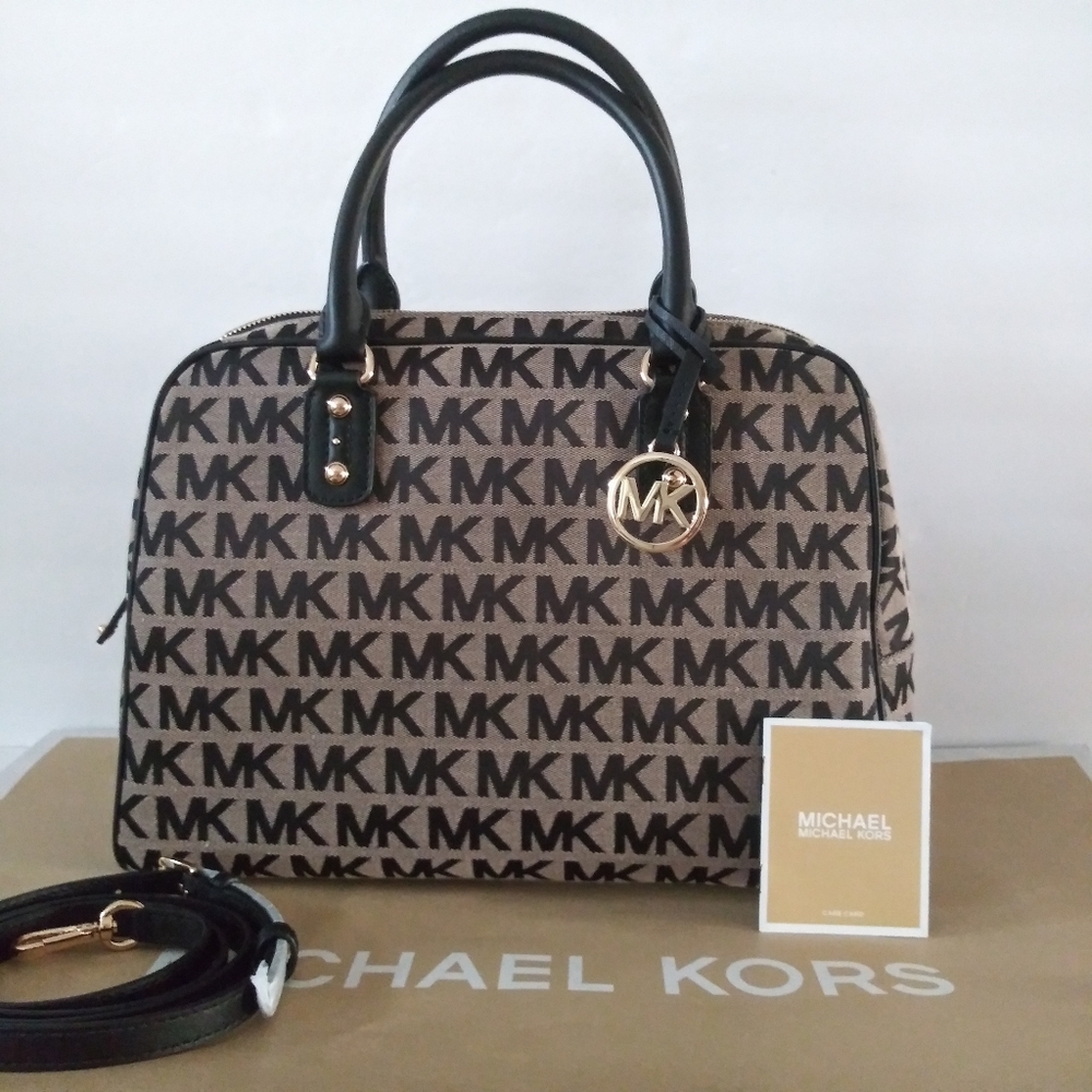 MICHAEL KORS SIGNATURE LARGE SATCHEL HANDBAG, only used a couple months. NO TAGS